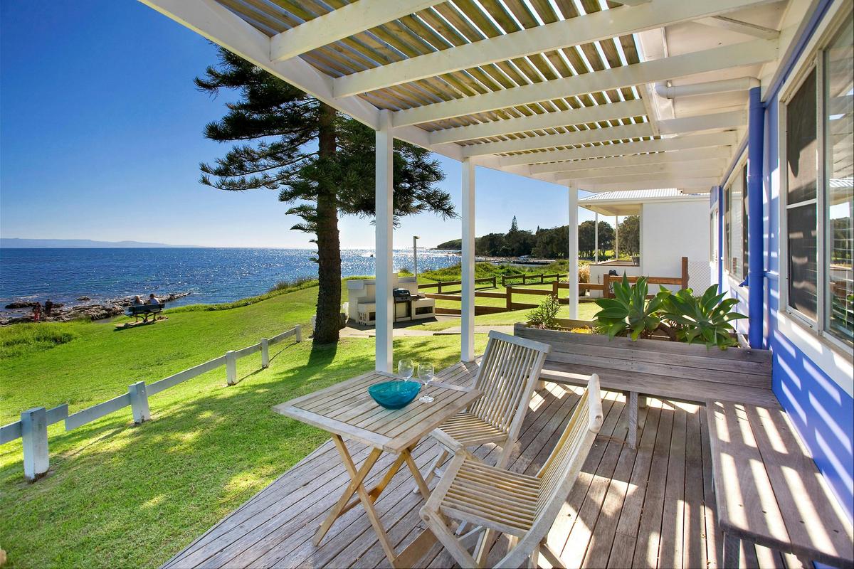 Font deck apartments 1 and 2