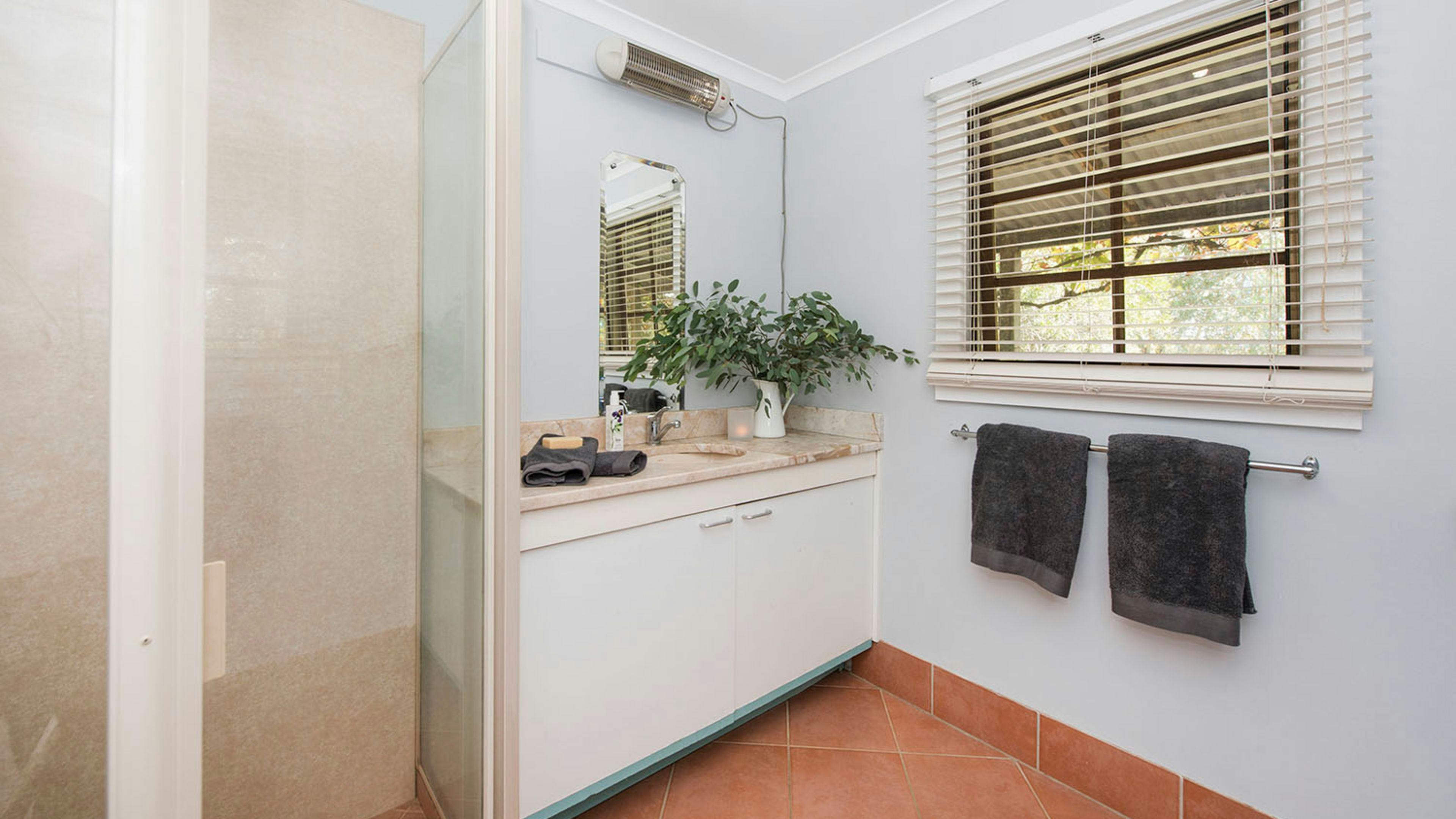 Odd Frog Lodges - Country Escape