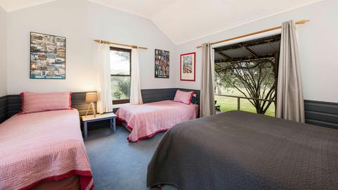 Odd Frog Lodges - Country Escape