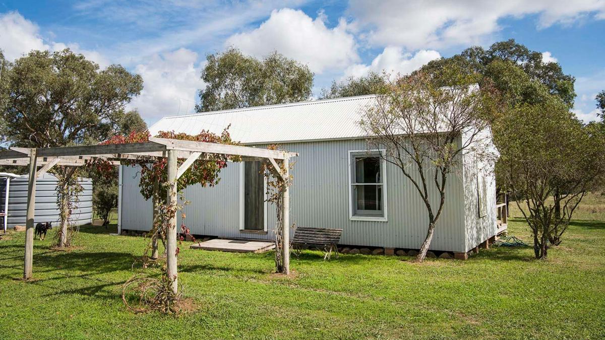 Odd Frog Lodges - Country Escape
