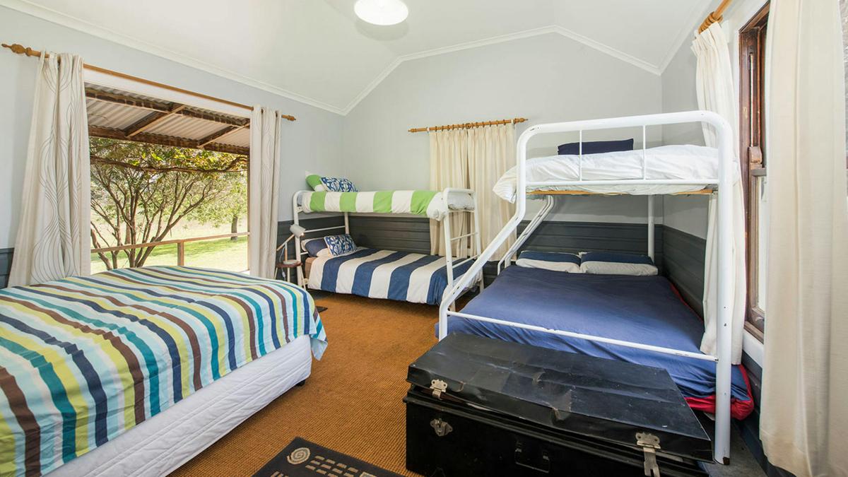 Odd Frog Lodges - Country Escape