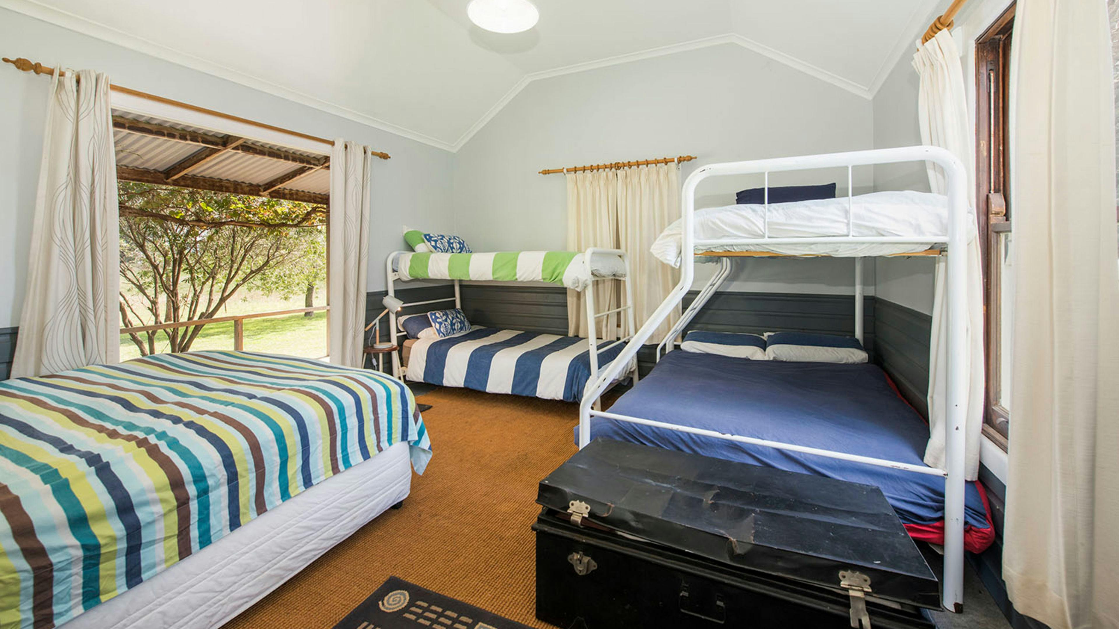 Odd Frog Lodges - Country Escape