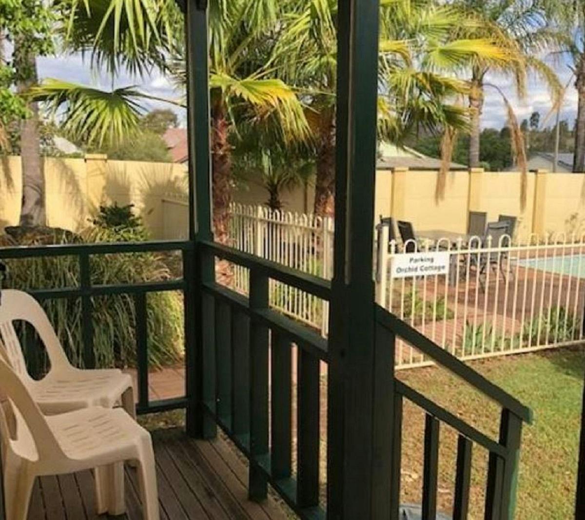 Parkes Country Cabins