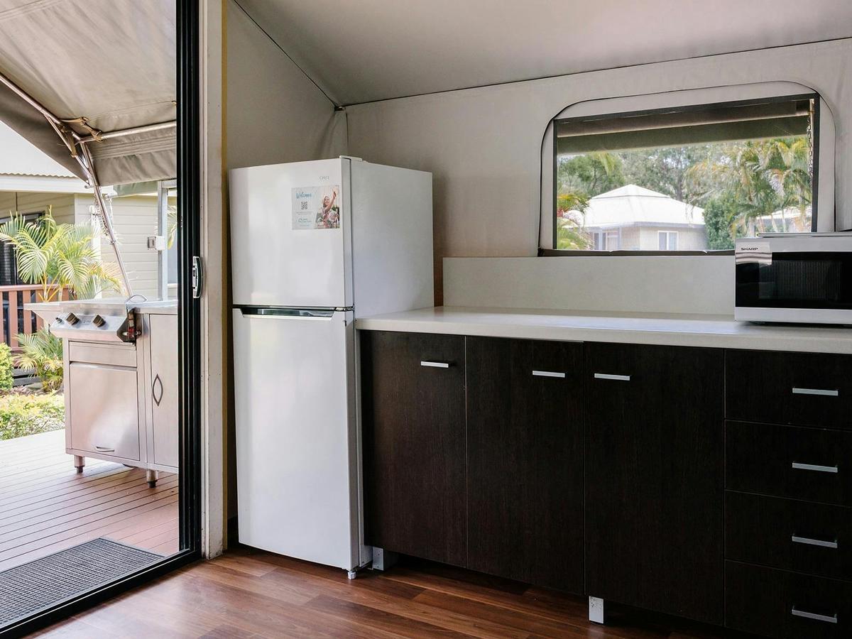 Safari Palm Tent | Kitchenette