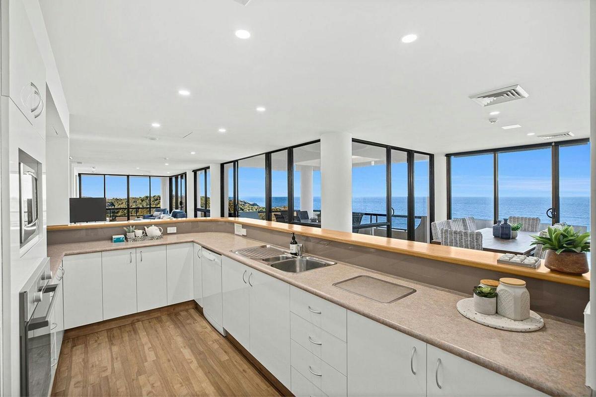 4 bedroom penthouse level 17