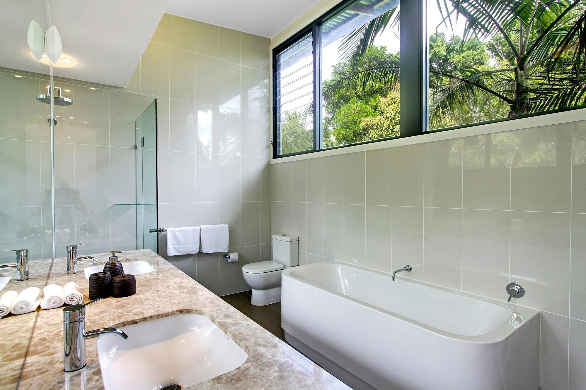 Ocean View at Kiah - Byron Bay - Bathroom Master b