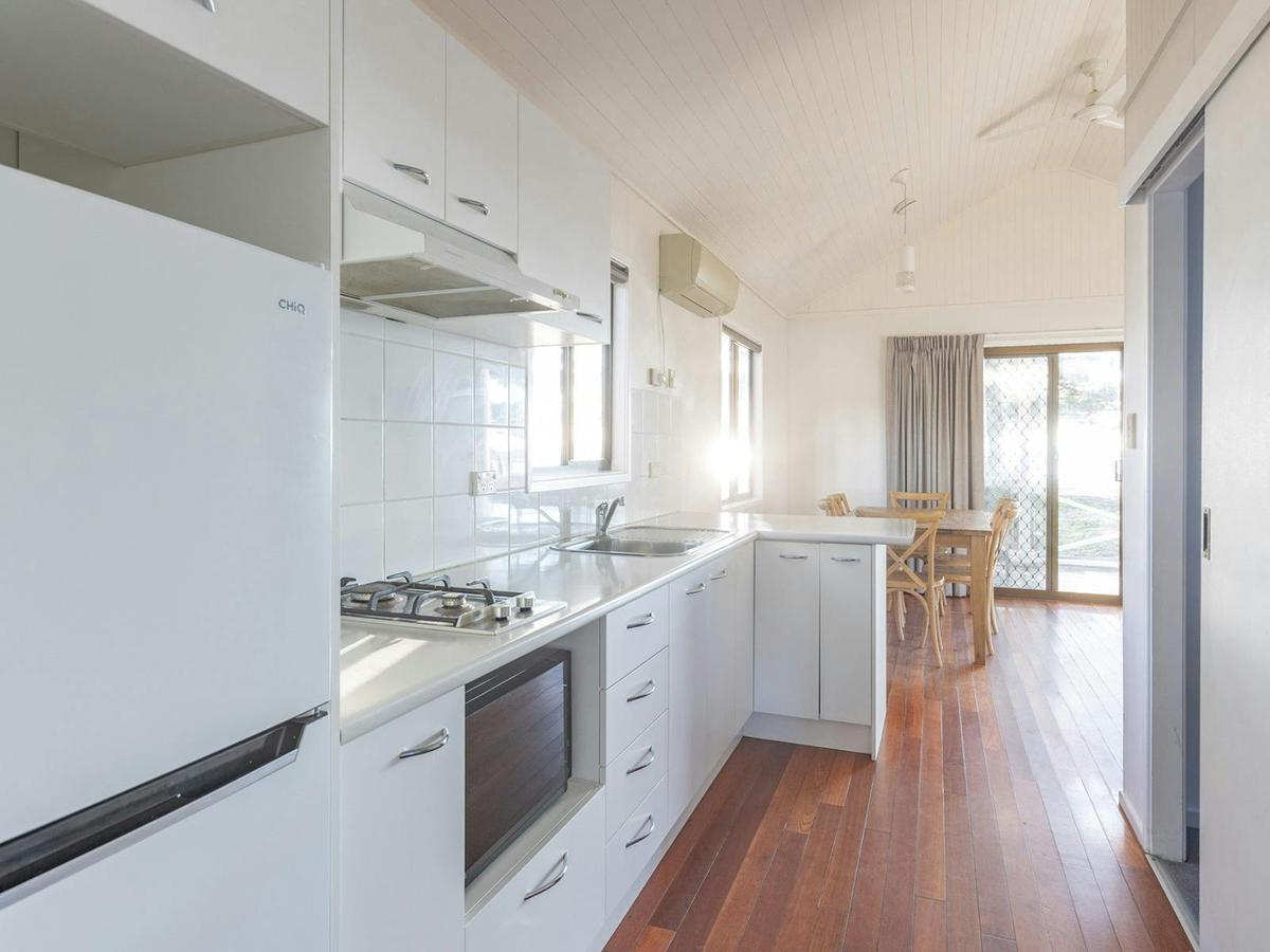 Beach Villa - Kitchen and Dining
