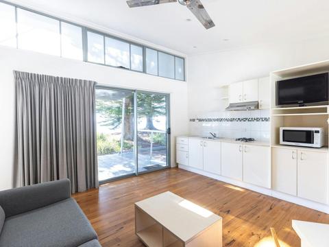 Ocean Villa - Kitchen and Lounge