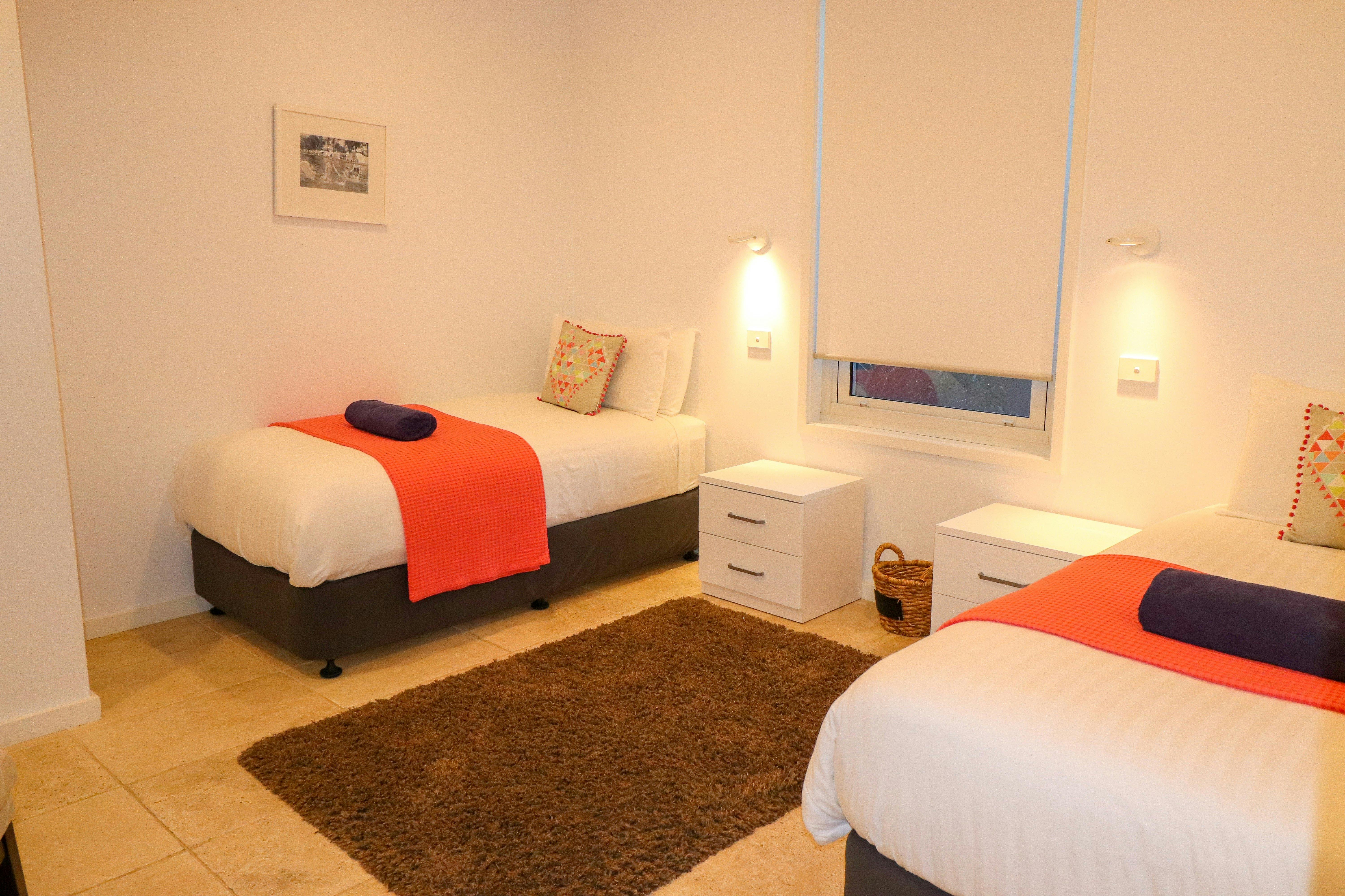 Single bedroom with two single beds