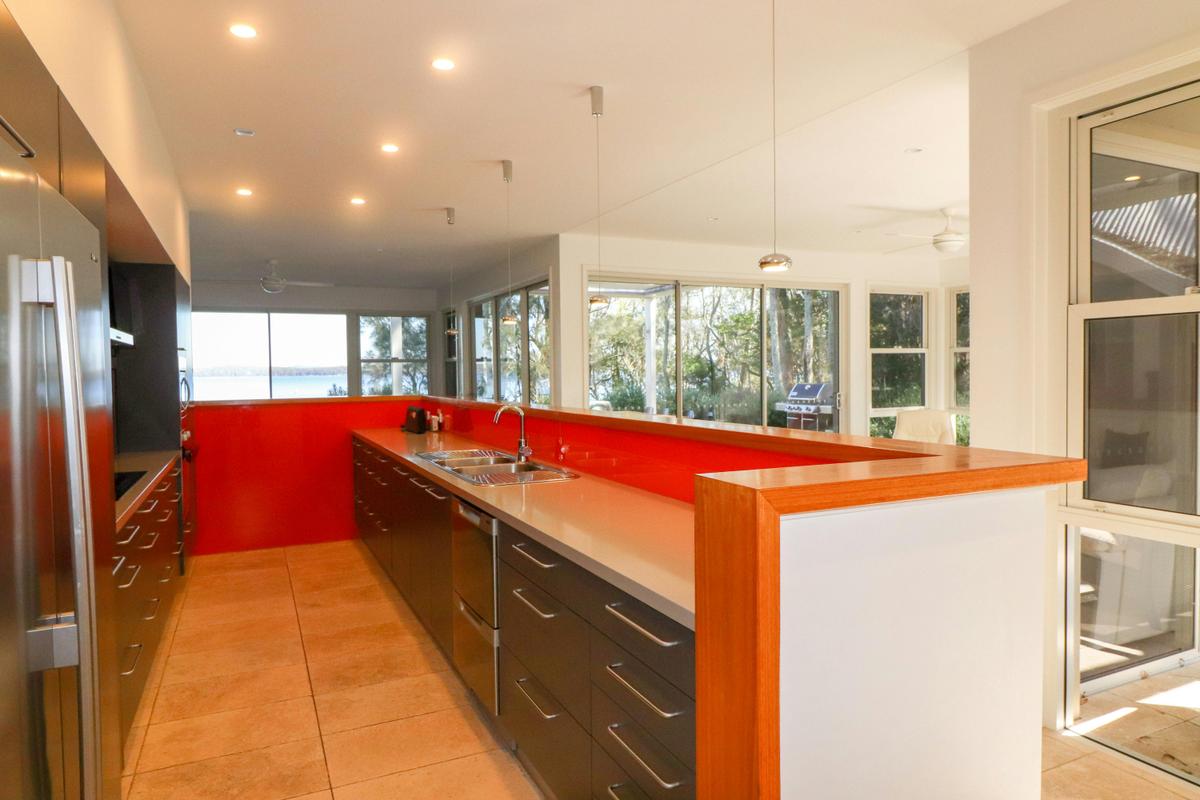 Stunning gourmet kitchen