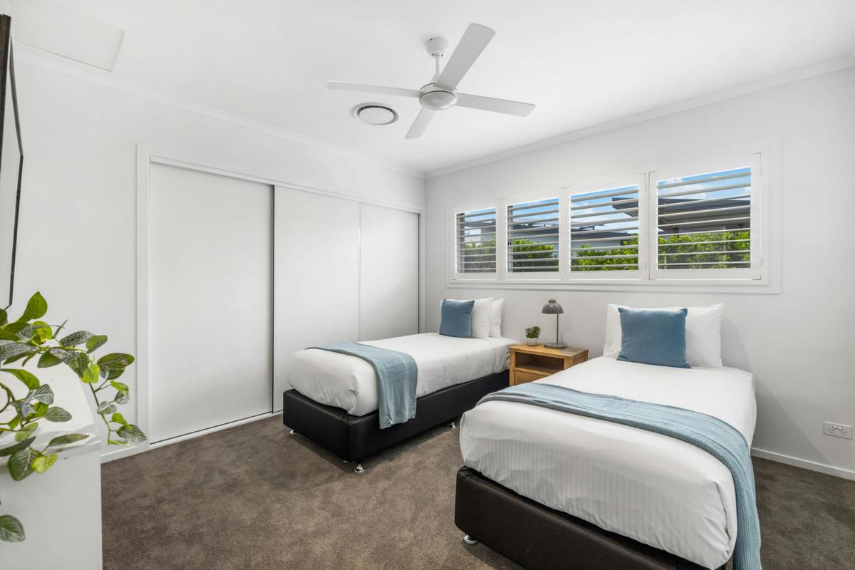 twin beds