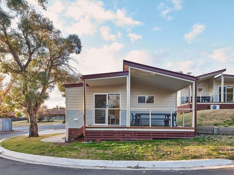Quartz three bedroom cabin