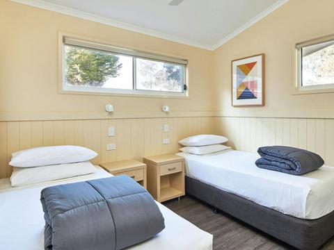 Quartz 3 bedroom cabin