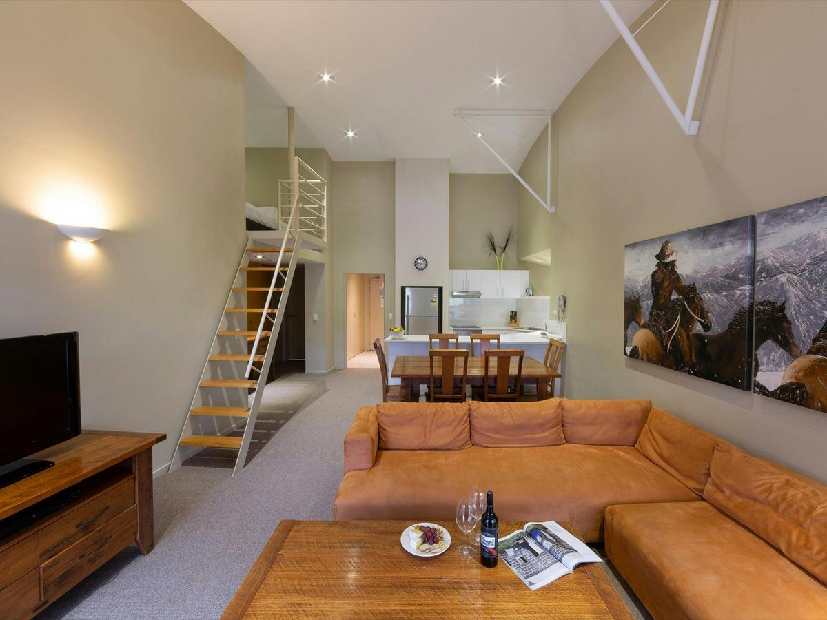 Lake View Apartment - Interior