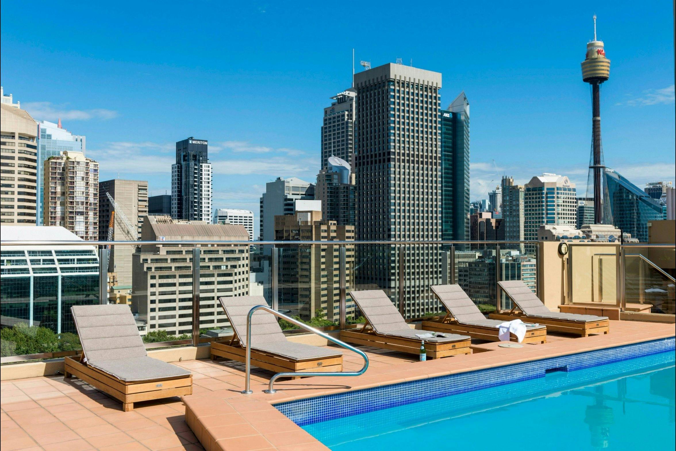 Oaks Hyde Park Plaza