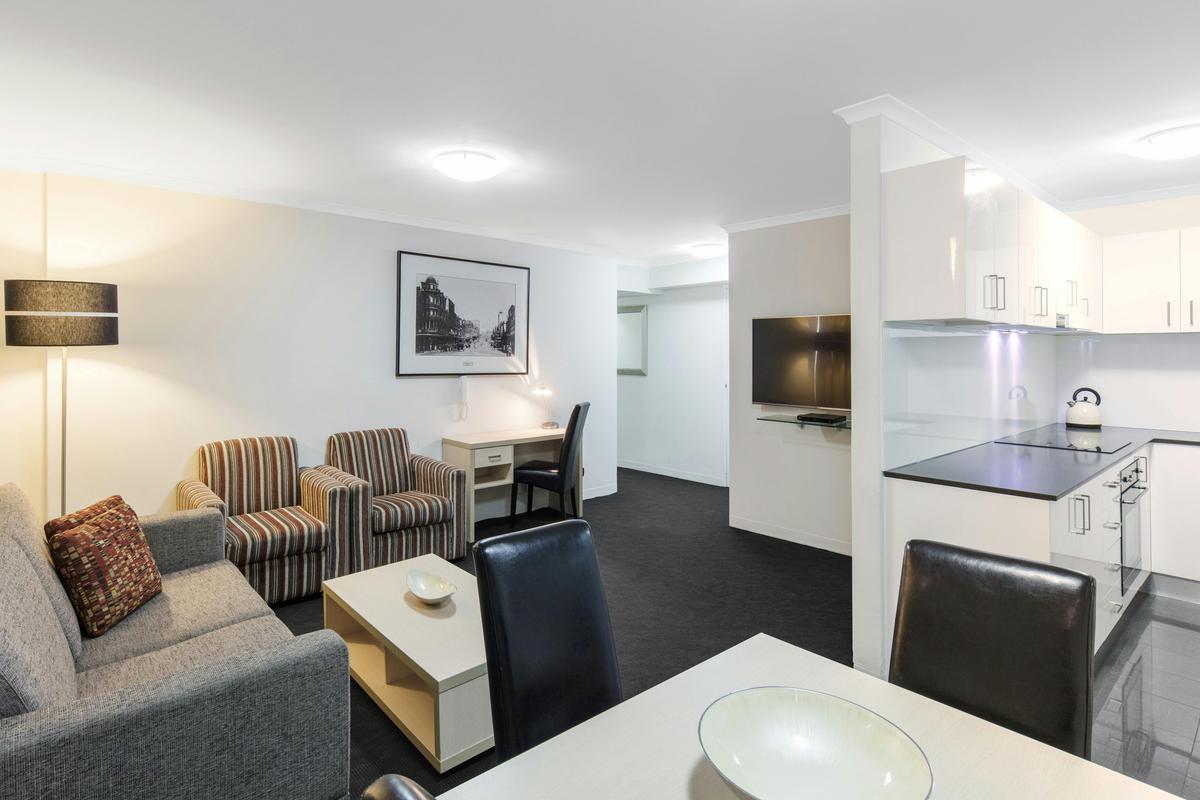 Oaks-Hyde-Park-Plaza-2-Bedroom-Apartment-Executive-Living