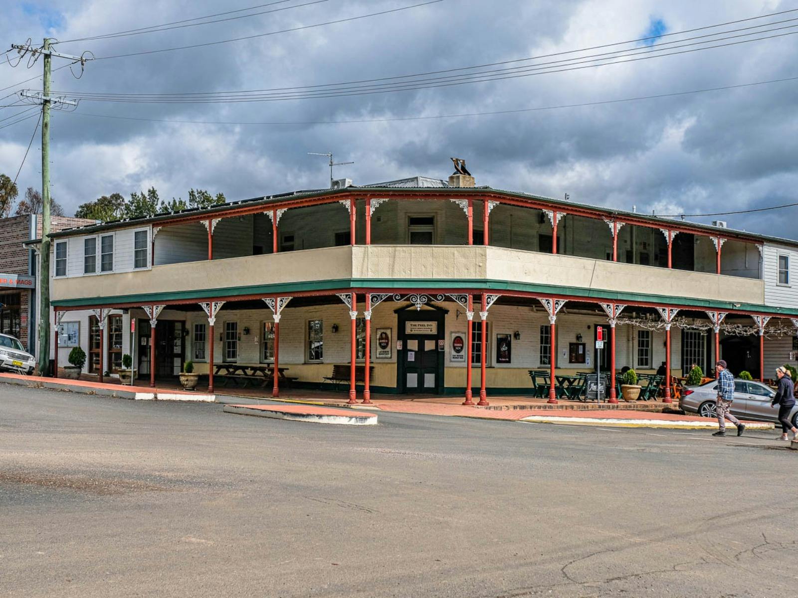 Front of Peel Inn Hotel Nundle
