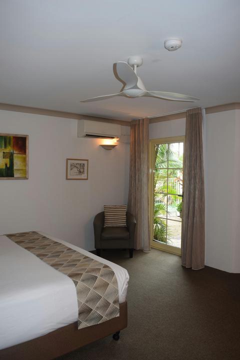 Executive King Courtyard Room