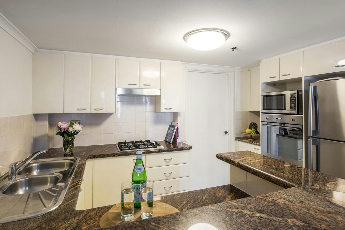 Oaks-on-Castlereagh-1-Bedroom-Apartment-Kitchen-2