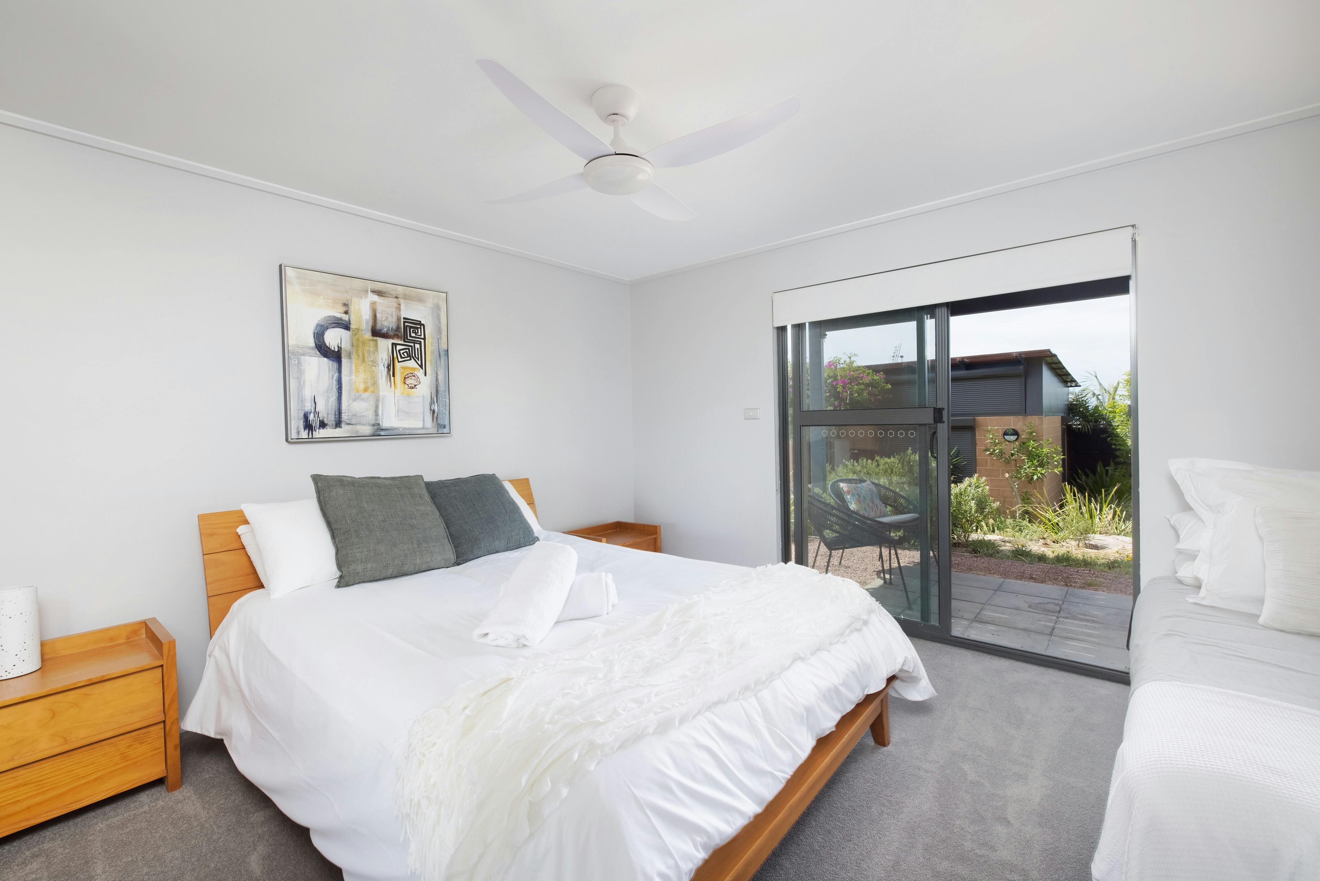 Second queen bedroom with terrace and views to the ocean