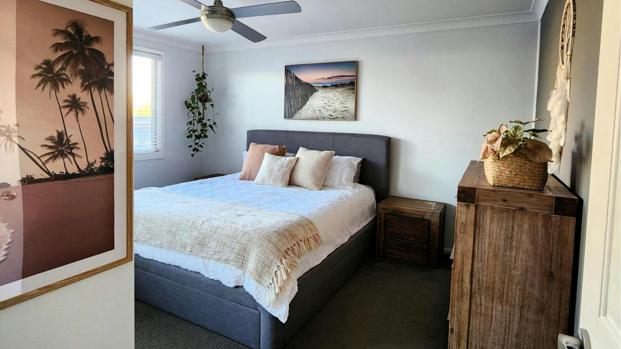 Master bedroom with Queen bed