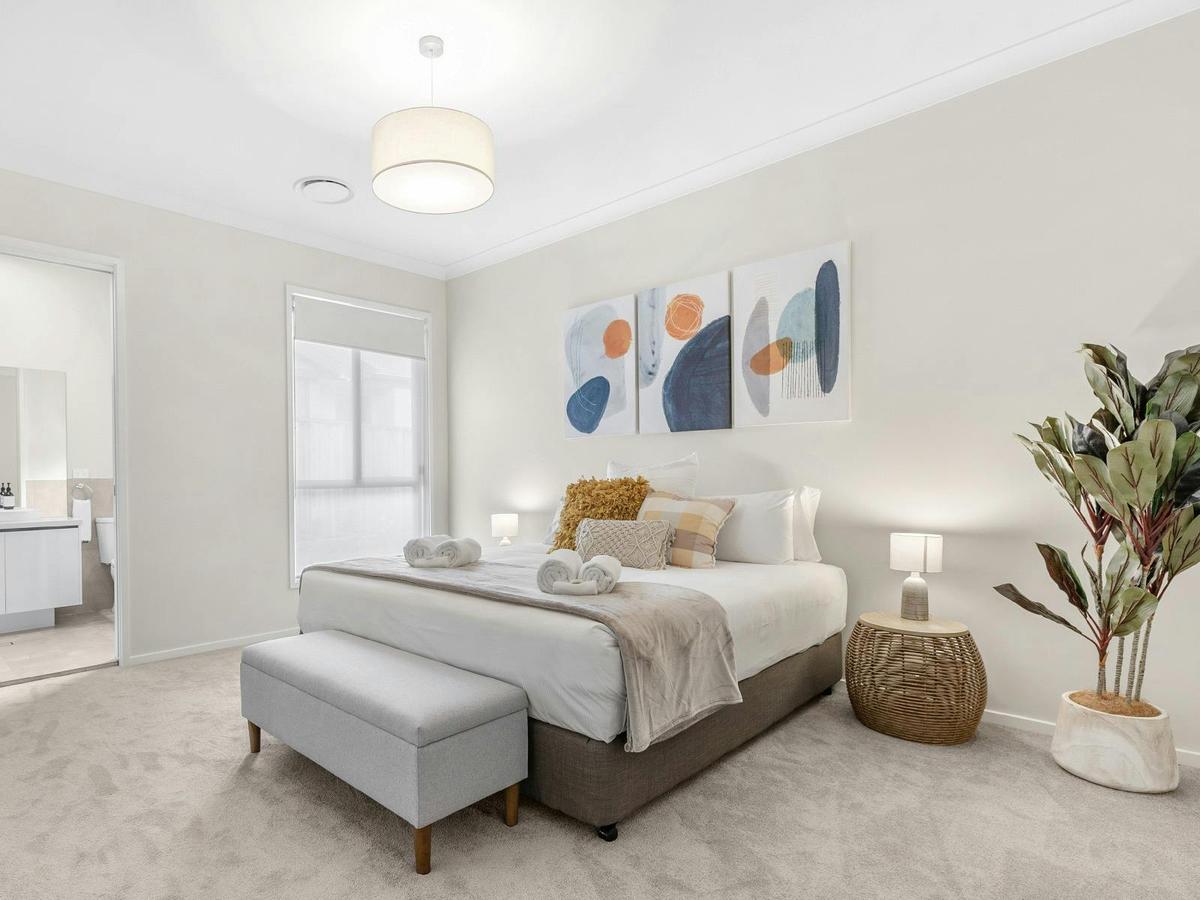 Que Syrah master bedroom with ensuite