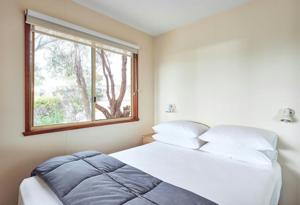 Waterview Villa Queen Bedroom