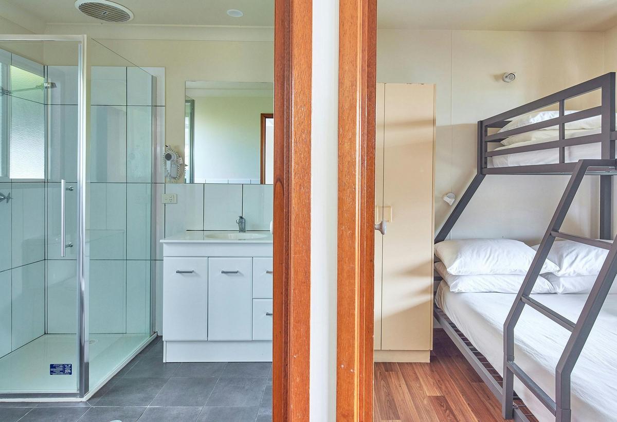 Waterview Villa - Bathroom and Bedroom