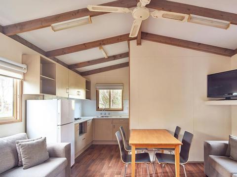 Sea Breeze Cabin (Five people)