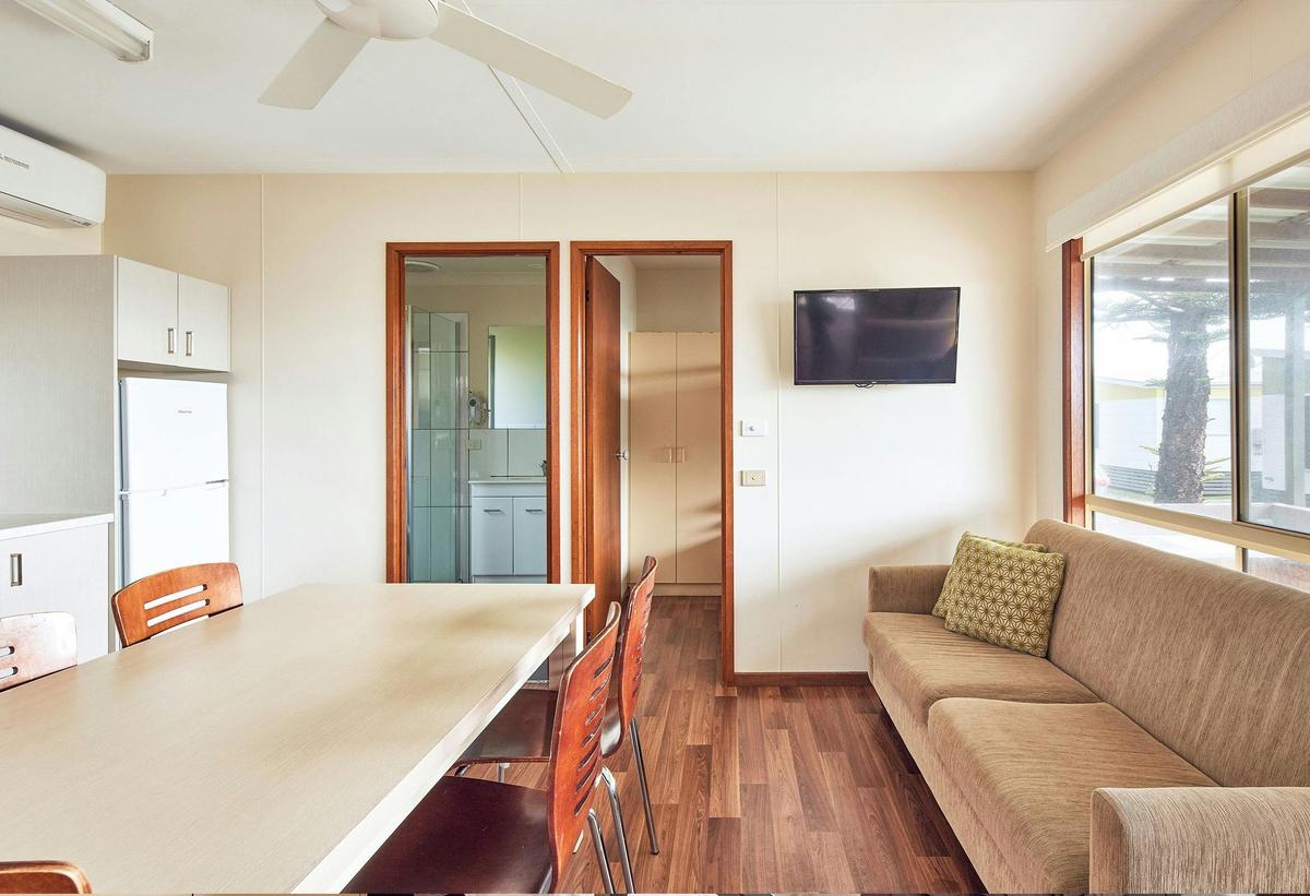 Waterview Villa - Living Room