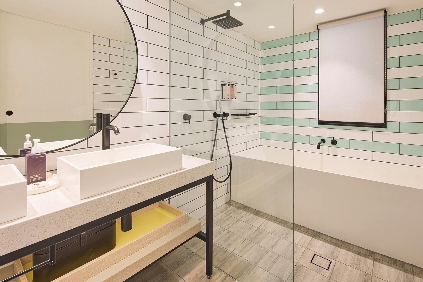 QT King Deluxe Bathroom