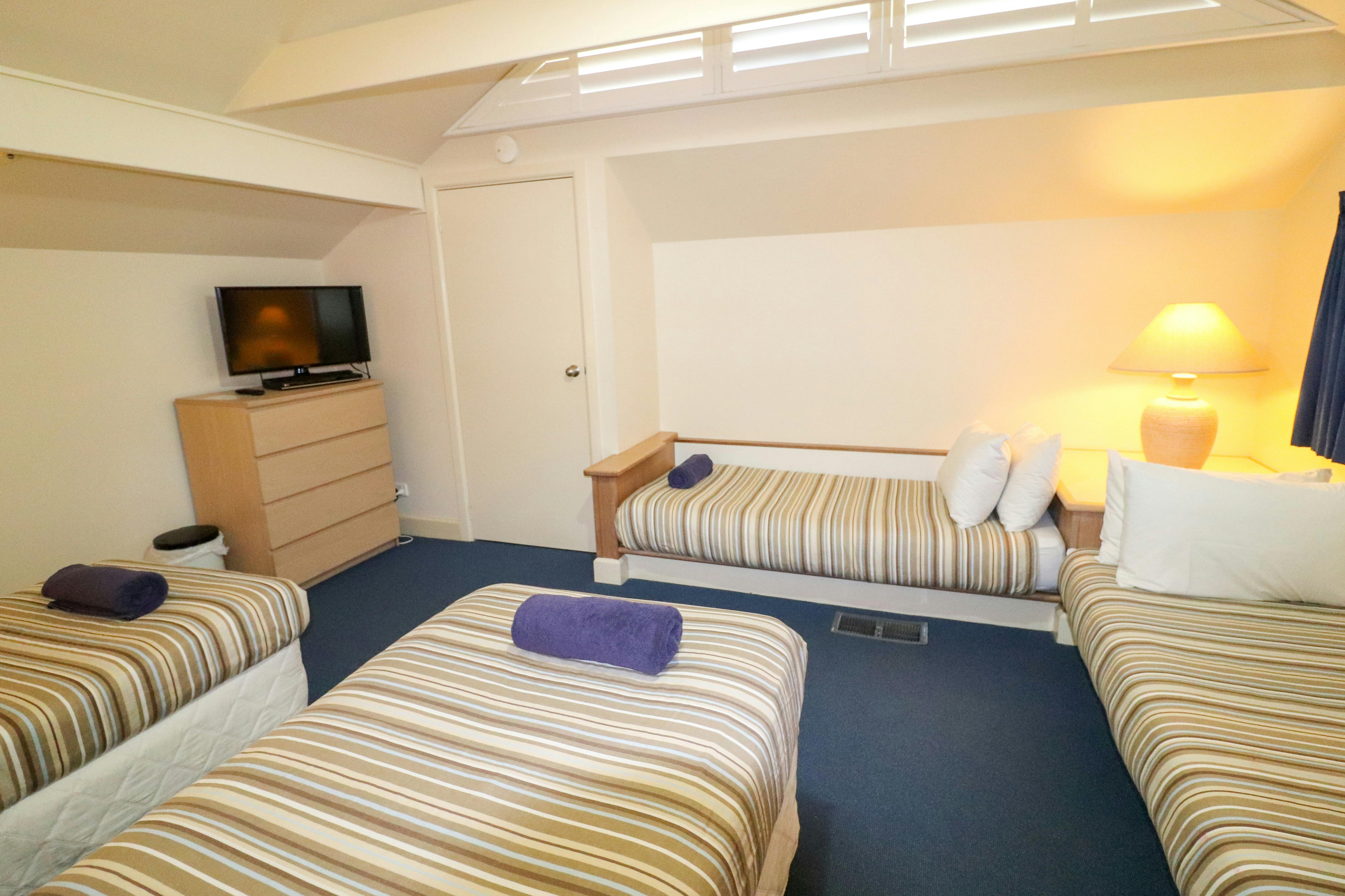 Loft with 4 singles beds