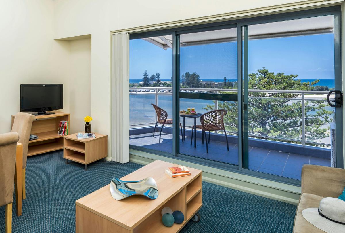 Oaks-Waterfront-Resort-1-Bedroom-Ocean-View-living-&-dining