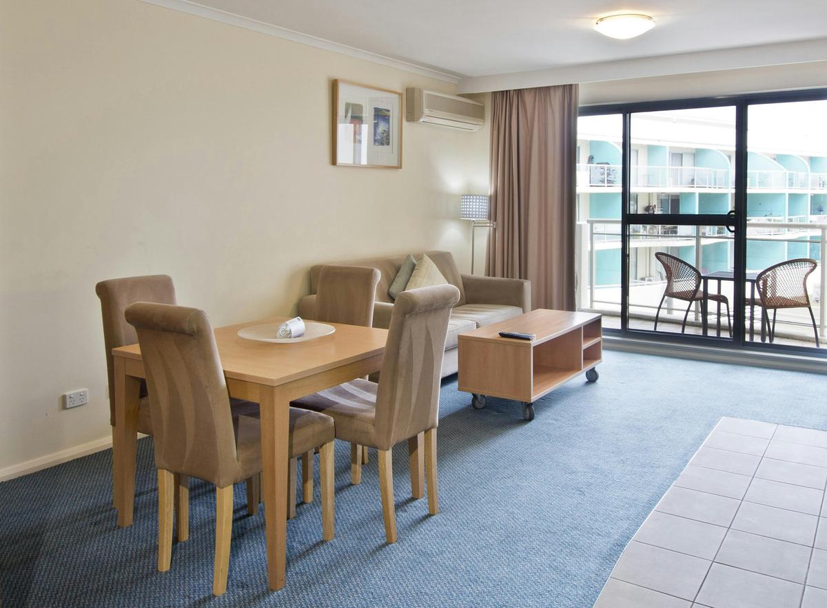 Oaks-Waterfront-Resort-Studio-Living