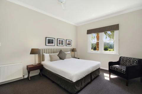 Elms Wing Room