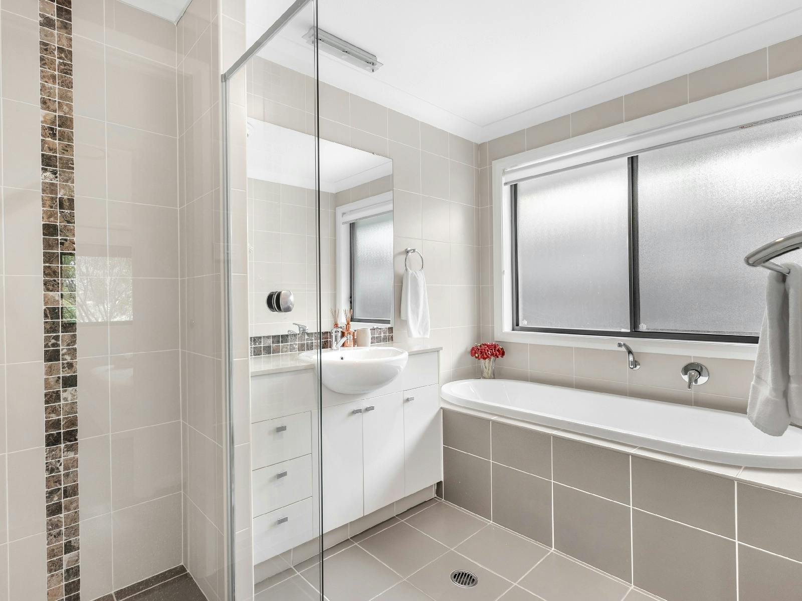 Parkside bathroom with tub