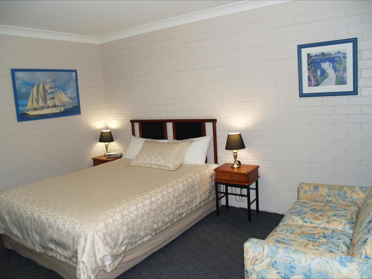 Queen room
