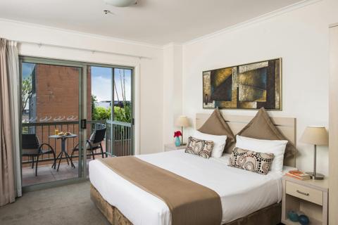 Oaks-Goldsbrough-Apartments-Studio-Bedroom