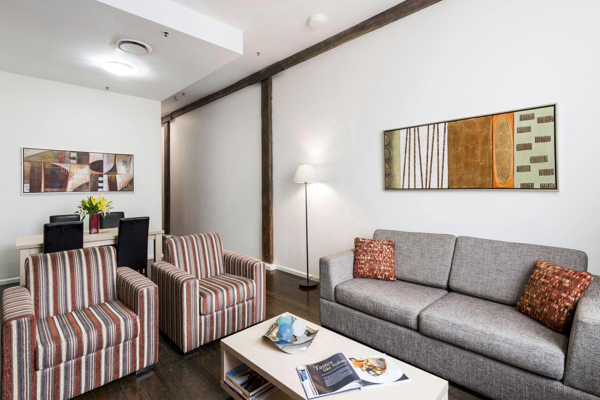 Oaks-Goldsbrough-Apartments-2-Bedroom-Apartment-Living