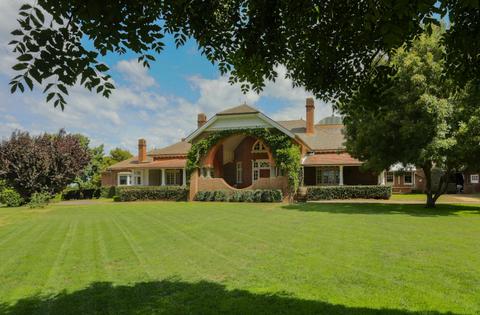 Petersons Armidale Guesthouse and Winery