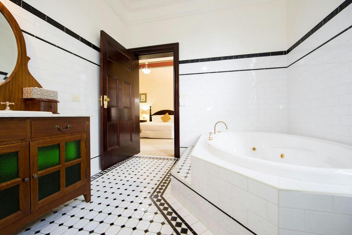 Petersons Armidale Guesthouse and Winery