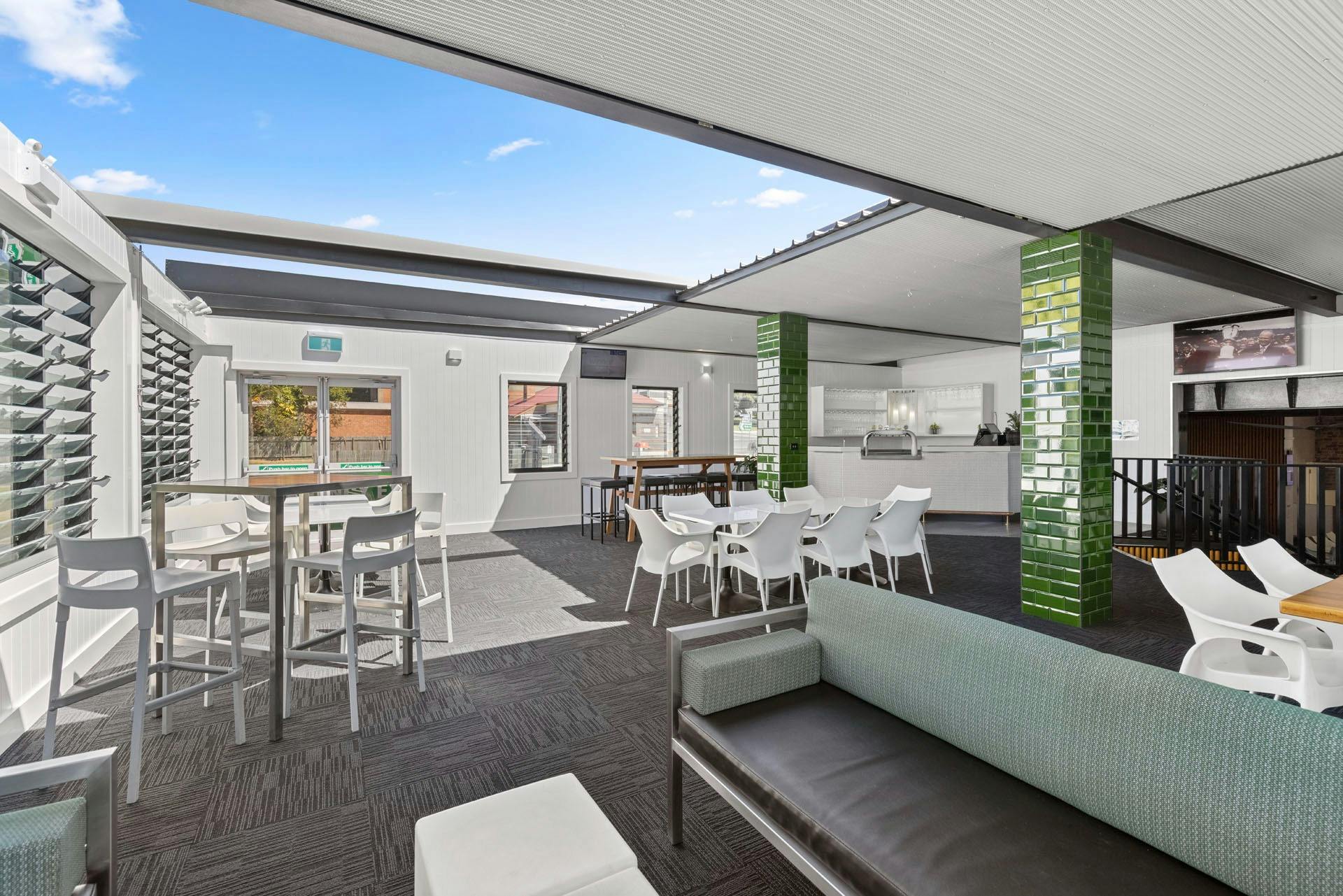 Pier Hotel Coffs Harbour - Terrace Bar