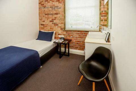 Pier Hotel Coffs Harbour - King Single Room - Shared Bathroom