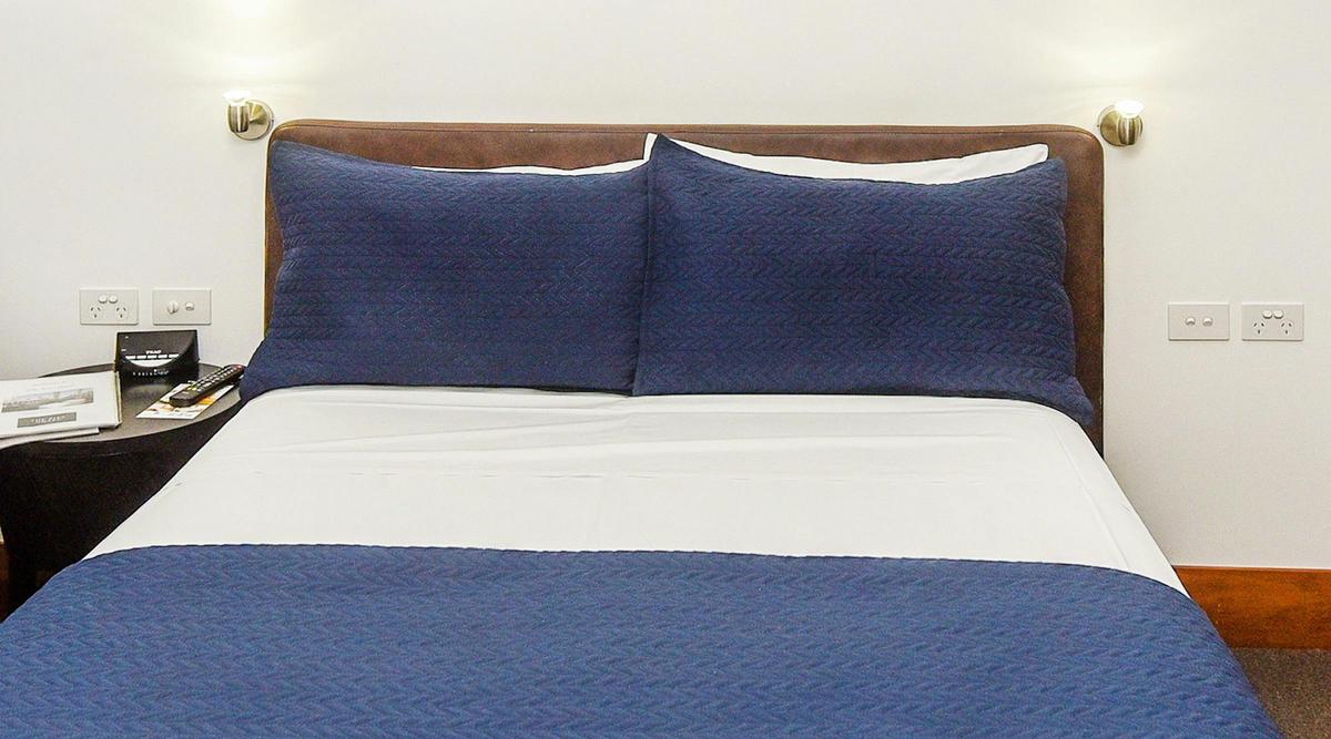 Pier Hotel Coffs Harbour - Double Room - Shared Bathroom