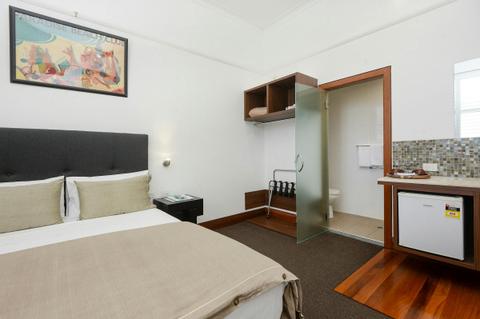 Pier Hotel Coffs Harbour - Deluxe Boutique Queen Room - Ensuite Bathroom