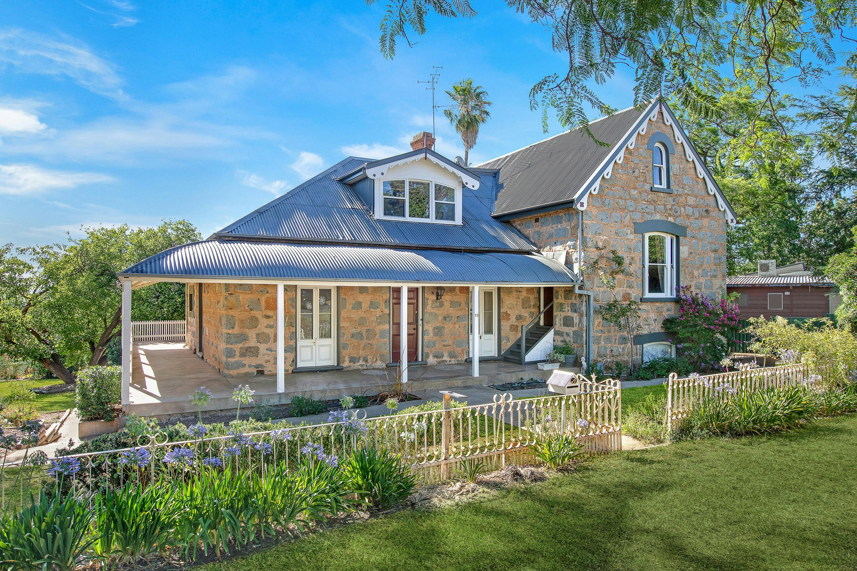 90 Macquarie Street, Cowra