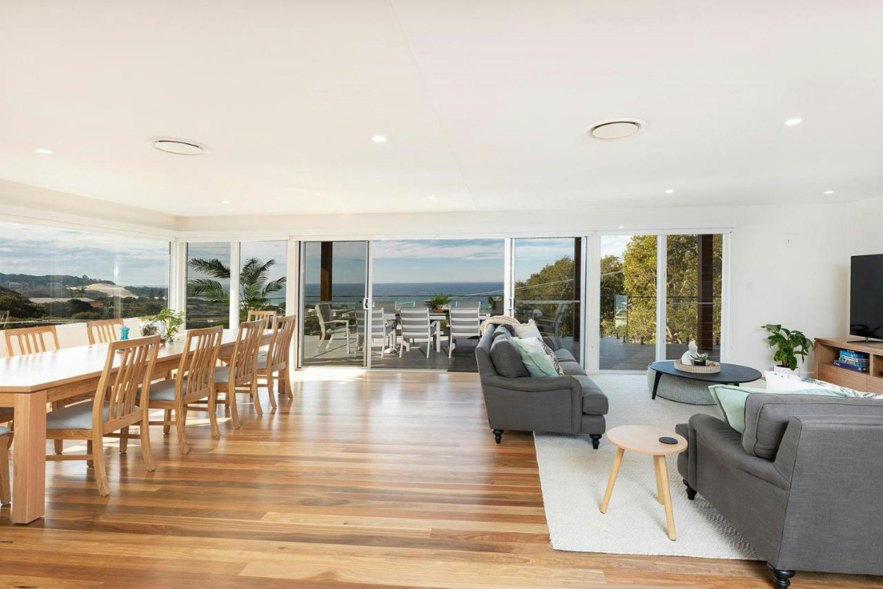 Dining and lounge room