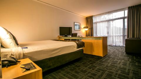 Standard double room, 1 x queen beds with en-suite