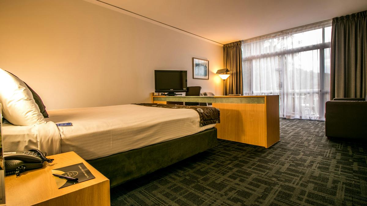 Standard double room, 1 x queen beds with en-suite