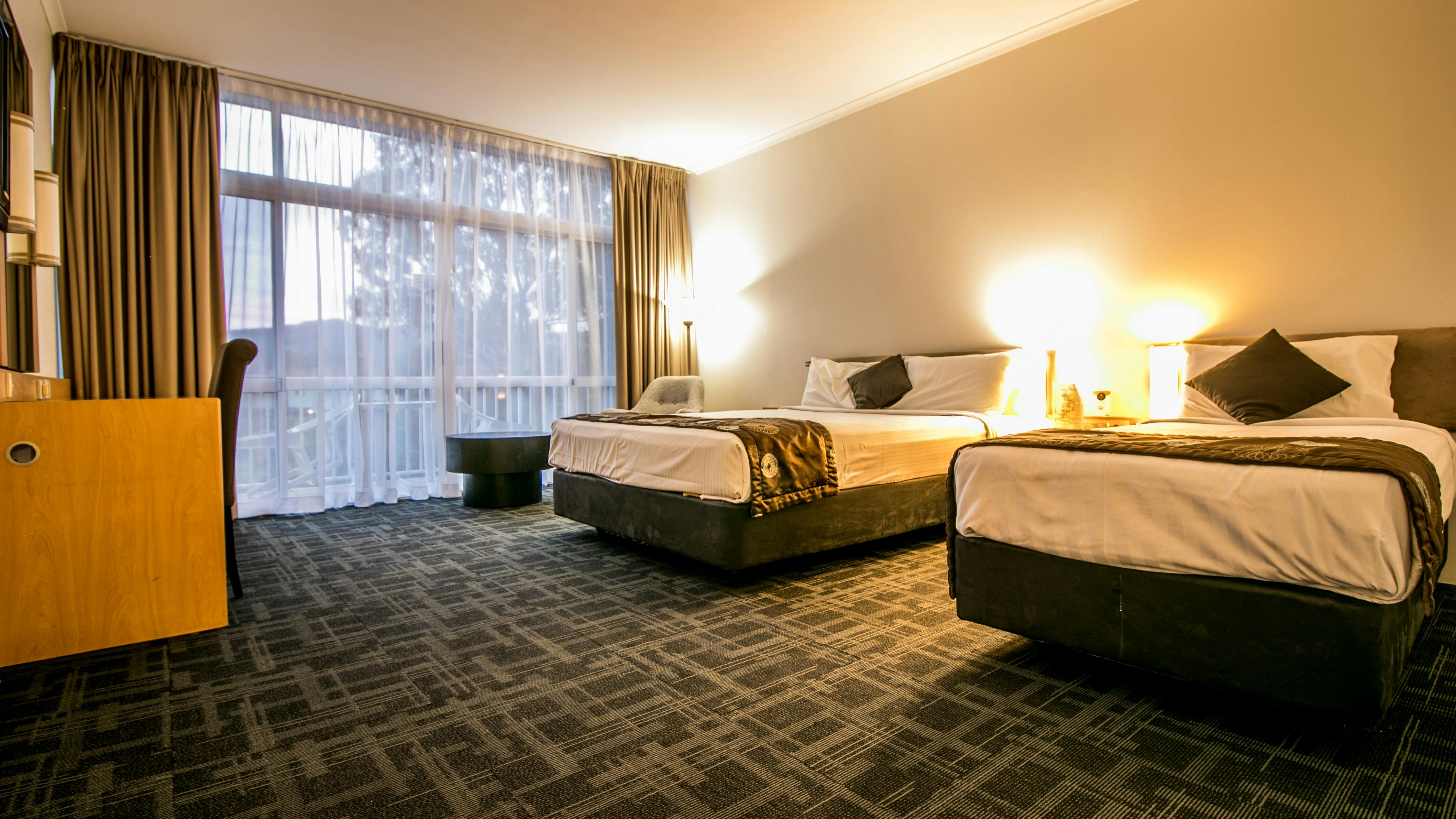 Standard Queen room with 1 queen and 1single bed